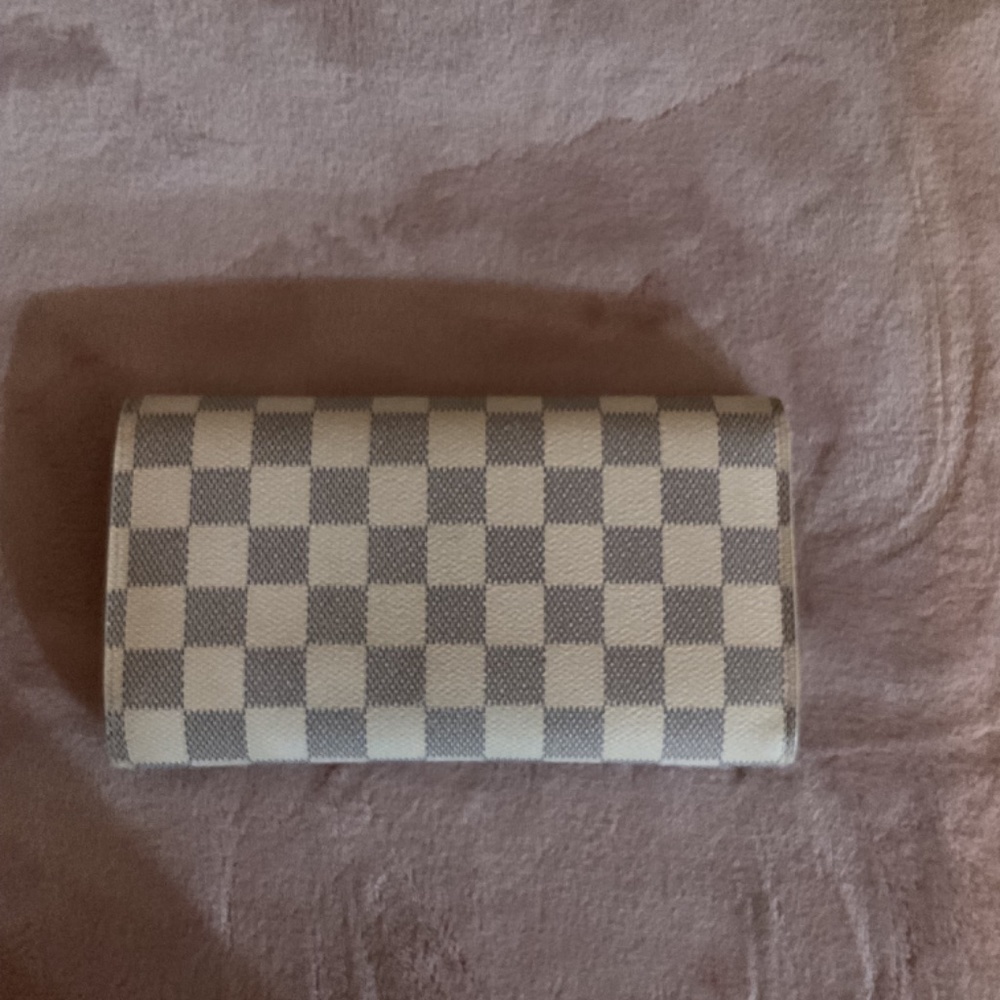 Lv - Picture 4 of 7